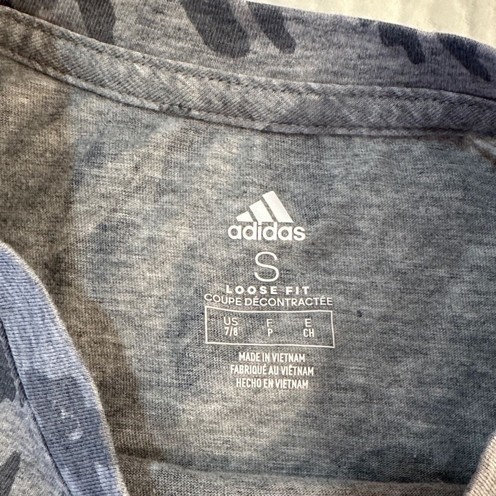 Adidas Small Cropped Athletic T shirt workout Kids Leopard Watercolor - Picture 6 of 6